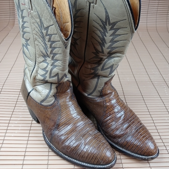 Nocona men's sz 8.5D brown iguana lizard boots Overall good condition. Some hee - Picture 2 of 9